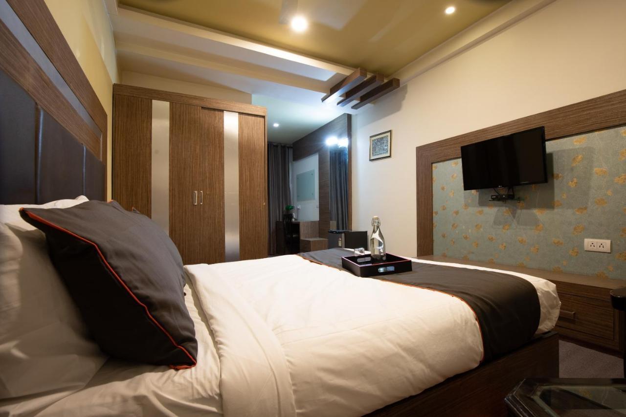 Oyo 79355 Collection O Hotel Adona Meenangadi Bagian luar foto
