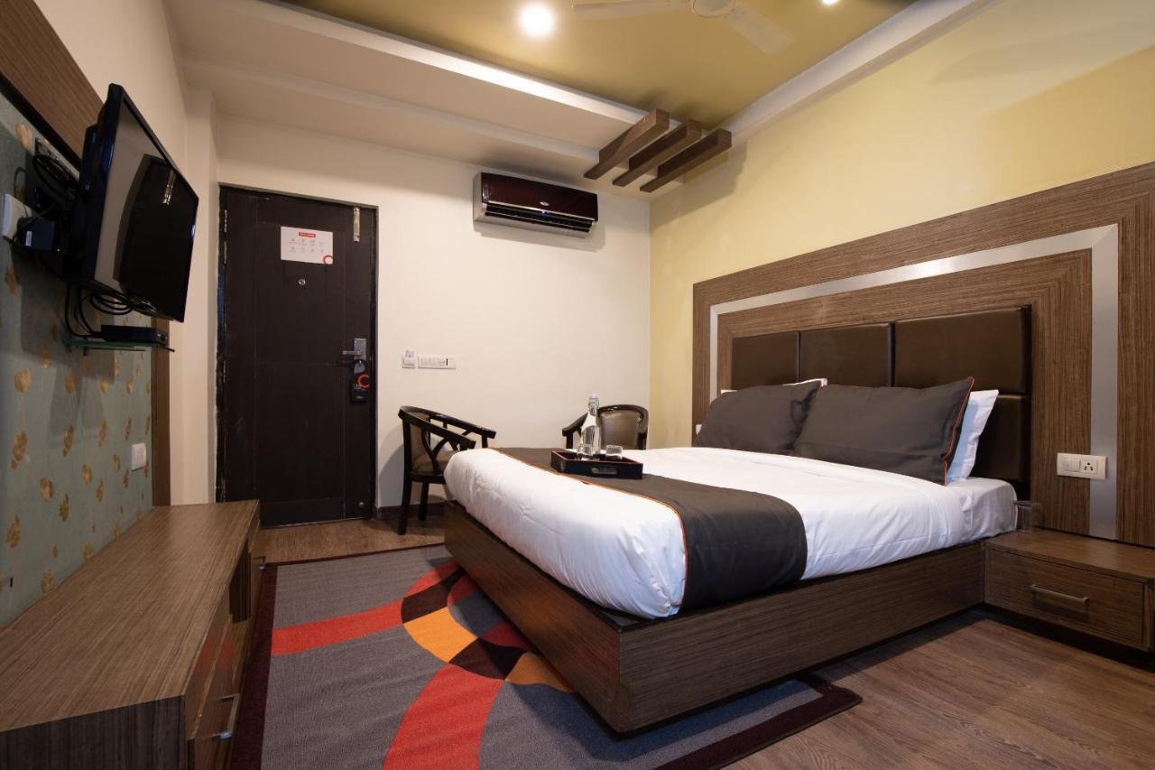 Oyo 79355 Collection O Hotel Adona Meenangadi Bagian luar foto