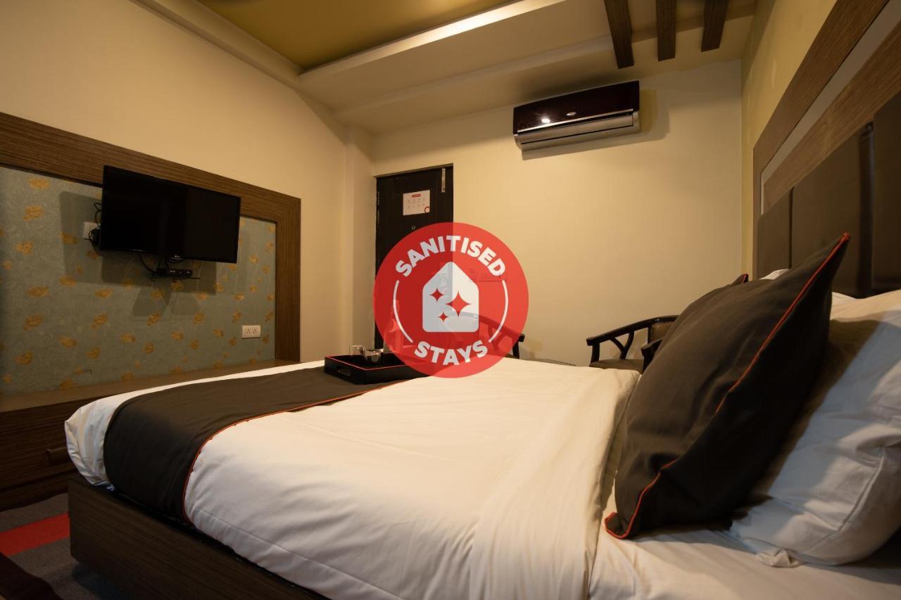 Oyo 79355 Collection O Hotel Adona Meenangadi Bagian luar foto